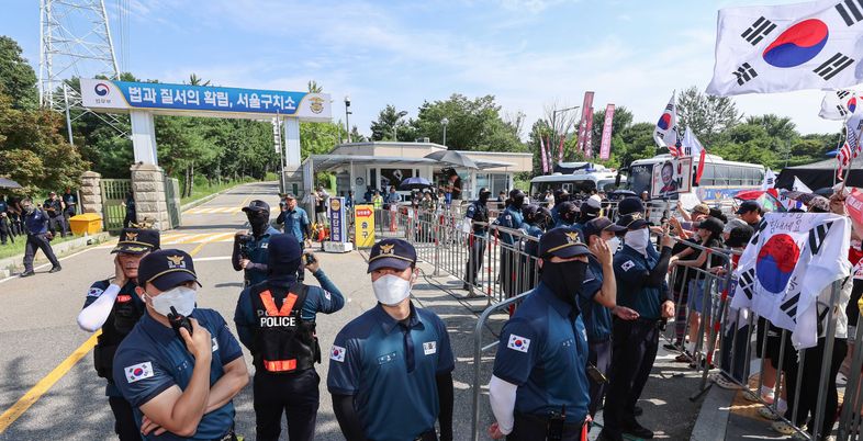 "완강히 거부"…김건희특검, 尹 강제구인 무산