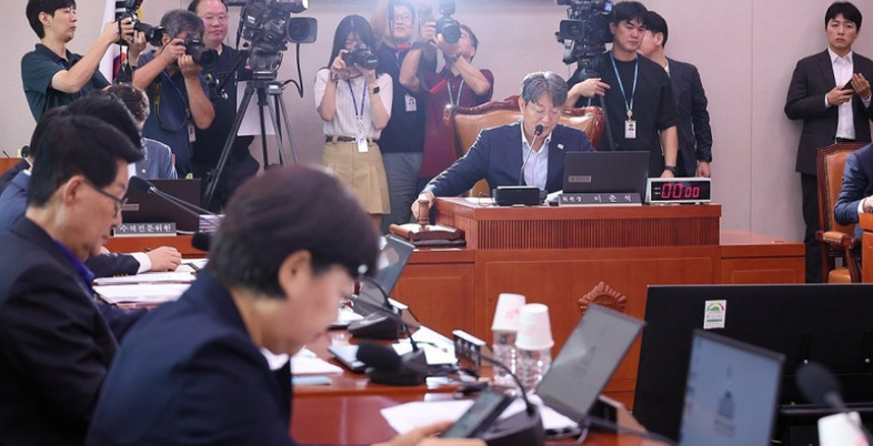 방송3법, 與 주도로 국회 법사위 통과…野 강력 반발
