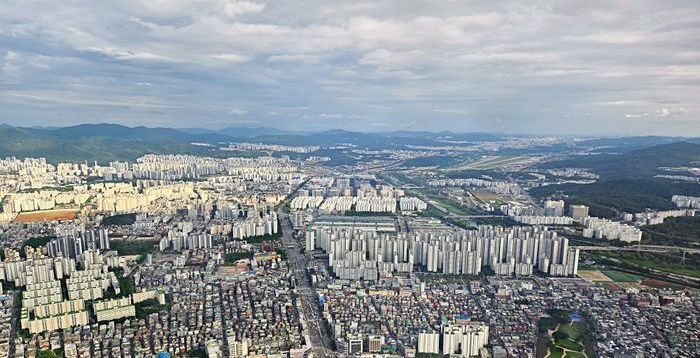 "버티면 어차피 오른다"…정책 불확실성 속 거래↓ 증여↑