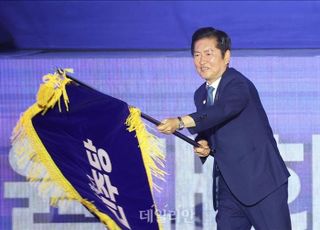 더불어민주당 정청래 신임 당대표 선출...내란 종식이 최우선