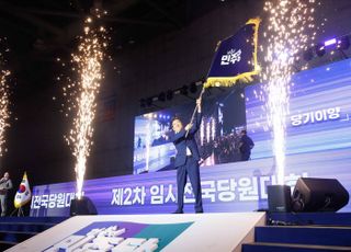 與 신임대표 정청래 "국민의힘? 여야 관계 아니다"