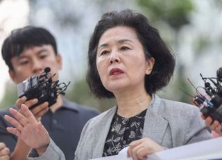 '공천개입 의혹' 특검 출석한 김영선 "구족멸친 킬링필드식 사건 만들기"