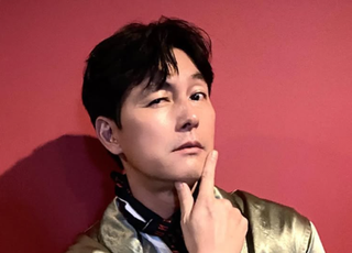 '혼외자 파문' 정우성, 여친과 혼인신고설…"공식입장 없다"