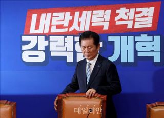 정청래, 국민의힘 '쏙 뺀' 야4당 예방…"악수는 사람과 하는 것"