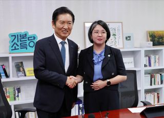 정청래 민주당 대표, 용혜인 기본소득당 대표 예방