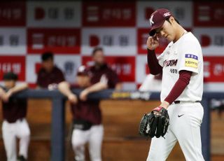 ‘어깨 부상’ 안우진, 수술대 오른다…펑고 지시한 코치는 사임 의사