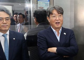 이춘석 '주식차명거래 의혹'…난처한 與 "방어 불가" "하필 이럴 때"