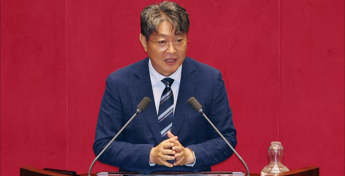 '주식 차명거래 의혹' 이춘석, 민주당 탈당…"수사 성실히 임하겠다"