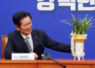 정청래의 완장 자랑 어디까지 뻗쳐오를까