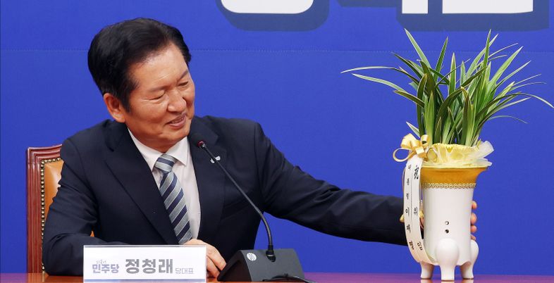 정청래의 완장 자랑 어디까지 뻗쳐오를까