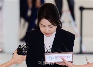 [속보] 특검팀, 김건희 오전 조사 종료…점심식사 후 오후 1시 재개