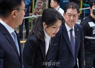특검팀, 김건희 여사 오전 조사 마무리…오후 1시 재개
