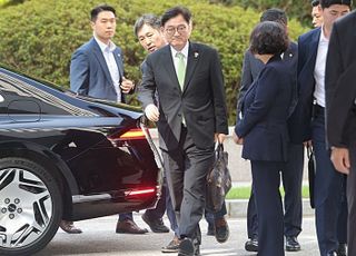 우원식 국회의장, 내란특검 출석…'국회 표결 방해 의혹' 관련 참고인 조사