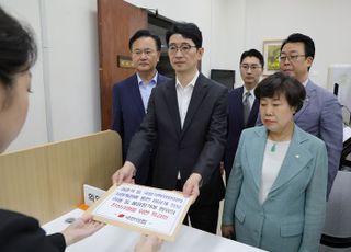 국민의힘 '이춘석 특검법' 당론 발의…"한 명 그치고 '꼬리 자르기' 안돼"