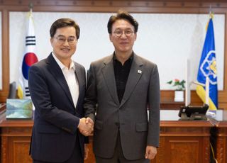 김동연, 김민석 국무총리 만나 미군반환공여지 등 논의