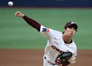 수술 받은 안우진, 8일 퇴원…키움 “주차장에서 불려갔다? 사실 아니다”