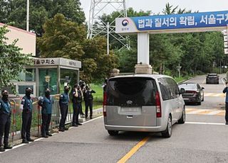 尹측 "김건희특검 강제 인치 시도, 명백한 불법…모든 법적 수단 동원할 것"