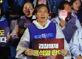 '오늘 사면 결론' 조국, 존재감 증폭…"접견 與의원, 교섭단체 수준" [정국 기상대]