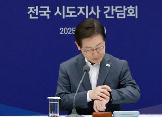 李대통령 지지율 56.5%로 하락…취임 후 최저치 [리얼미터]