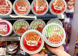 CU, 왕십리 '악어떡볶이'와 RMR 출시…차별화 라인업 강화