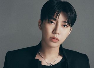 임영웅, '아임 히어로 2' 콘셉트 포토 공개…강렬한 눈빛