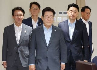 李대통령 "이번엔 반드시 후진적인 산재공화국 뜯어고쳐야"