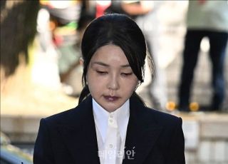 김건희특검, '나토 목걸이' 실물 법원 제출…"증거 인멸 책임 물을 것"