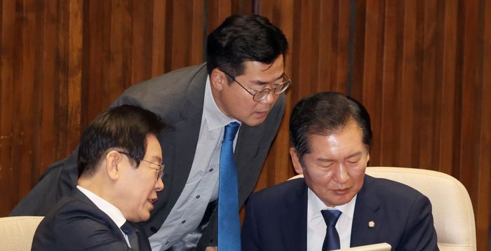 李대통령, 오늘 정청래·박찬대와 만찬…단합 당부할 듯