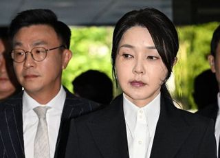 김건희 '증거인멸 염려' 구속…전직 대통령 부부 첫 동시 구속