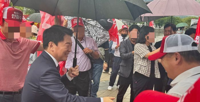 [현장] "김문수 말고 누가 있습니꺼" "與 이기려면 깨끗한 안철수가"…'보수 텃밭' 부울경 민심은