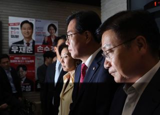 김건희특검, 국민의힘 당원명부 확보 '불발'…대치 지속에 압수수색 철수