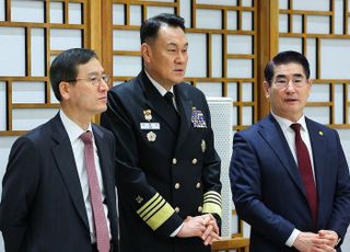 "합참의장, 무인기 작전 보고받고 '초콜릿도 보내라'"…군 관계자 진술