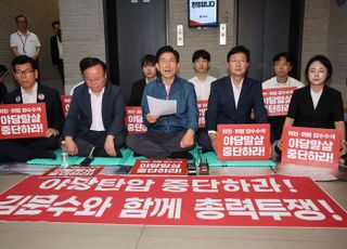 '무기한 농성' 김문수 "이재명 정권, 야당 말살…온몸으로 저지"