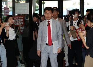 국민의힘 윤리위, '전대 소란' 전한길에 경고…"본인 잘못 깊이 뉘우쳐"