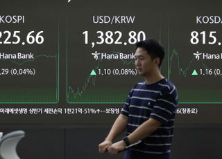 코스피 3220선 강보합 마감…반도체주 약세에 지수 상단 제한 [시황]