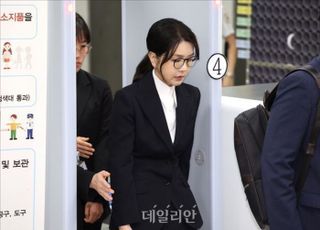김건희 구속 후 첫 특검 조사서 진술 거부권 행사…오는 18일 2차 소환 (종합)