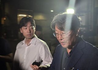 '차명거래 의혹' 이춘석, 경찰 조사 7시간 만에 종료…"국민께 사죄"