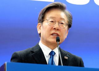 [속보] 李대통령 "사익 추구 세력이 전쟁으로 국민 몰아넣으려 무도한 시도"