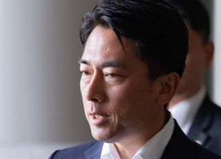 '유력 총리 후보' 일본 고이즈미 농림수산상, 야스쿠니 참배