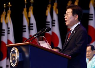 李대통령 "현재 북측의 체제 존중…흡수통일 추구하지 않겠다"