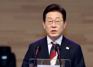李대통령 지지율 59%…'조국 사면'이 5%p 끌어내렸다 [한국갤럽]