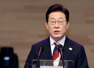 李대통령 지지율 59%…'조국 사면'이 5%p 끌어내렸다 [한국갤럽]