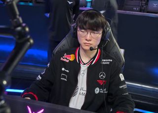 T1, 팽팽한 접전 끝 한화생명 제압…2대 0 승리