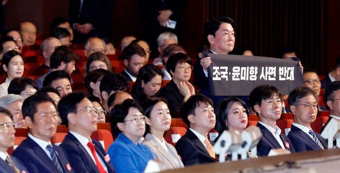 안철수, 與 '정치쇼' 공세에 "'李대통령 매국사면 옹호 앞잡이'에겐 정의봉이 약"