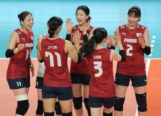 ‘역대 150번째 한일전’ 여자배구…만원 관중 앞에서 4년 만에 승리