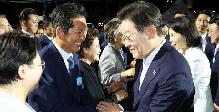 '정청래號' 출범 후 불거지는 미묘한 당정 엇박자 [정국 기상대]