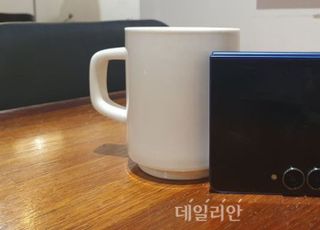 [체험기] 'AI 비서' 갤럭시 Z플립7, 펼치지 않아도 충분한 '손맛'