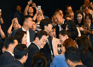 李대통령 부부, 시민들과 영화 '독립군' 동반 관람
