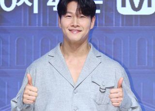 “저 장가갑니다”…김종국, 자필 편지로 깜짝 결혼 발표