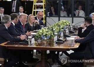[속보] 백악관 "트럼프·젤렌스키·유럽정상 다자회담 종료"